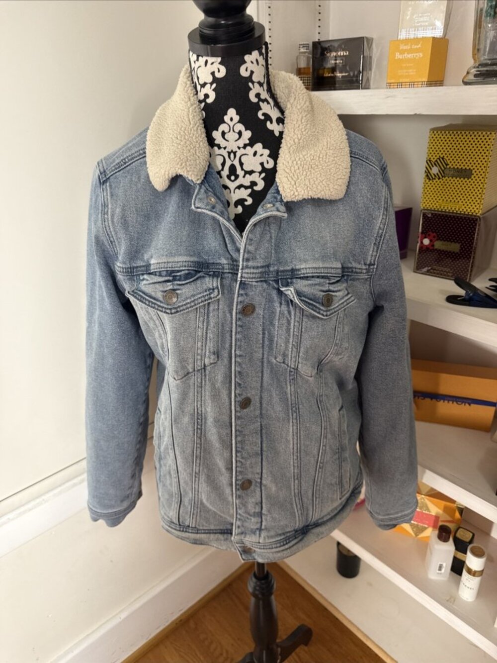 Hollister Men’s Sherpa Lined Denim Jacket Advanced, Stretch Blue Size Medium